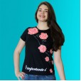 Camisa O Importante é a Rosa Preta com Várias Rosas