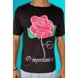 Camisa O Importante é a Rosa Preta com Uma Rosa