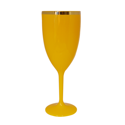 Taça de Vinho Amarelo Leitoso com Borda Dourado